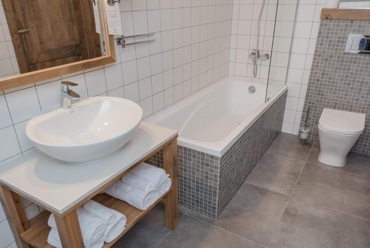 Hotel Naturum Милич Экстерьер фото
